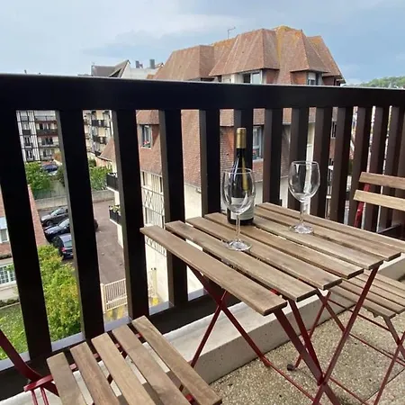 Apartment 41 M With Balcony Near The Deauville