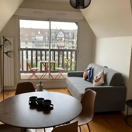 Apartment 41 M With Balcony Near The Deauville