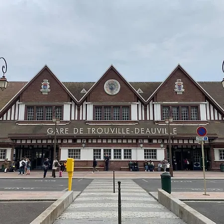 41 M With Balcony Near The 아파트