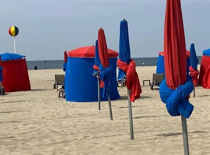 41 M With Balcony Near The Appartement Deauville